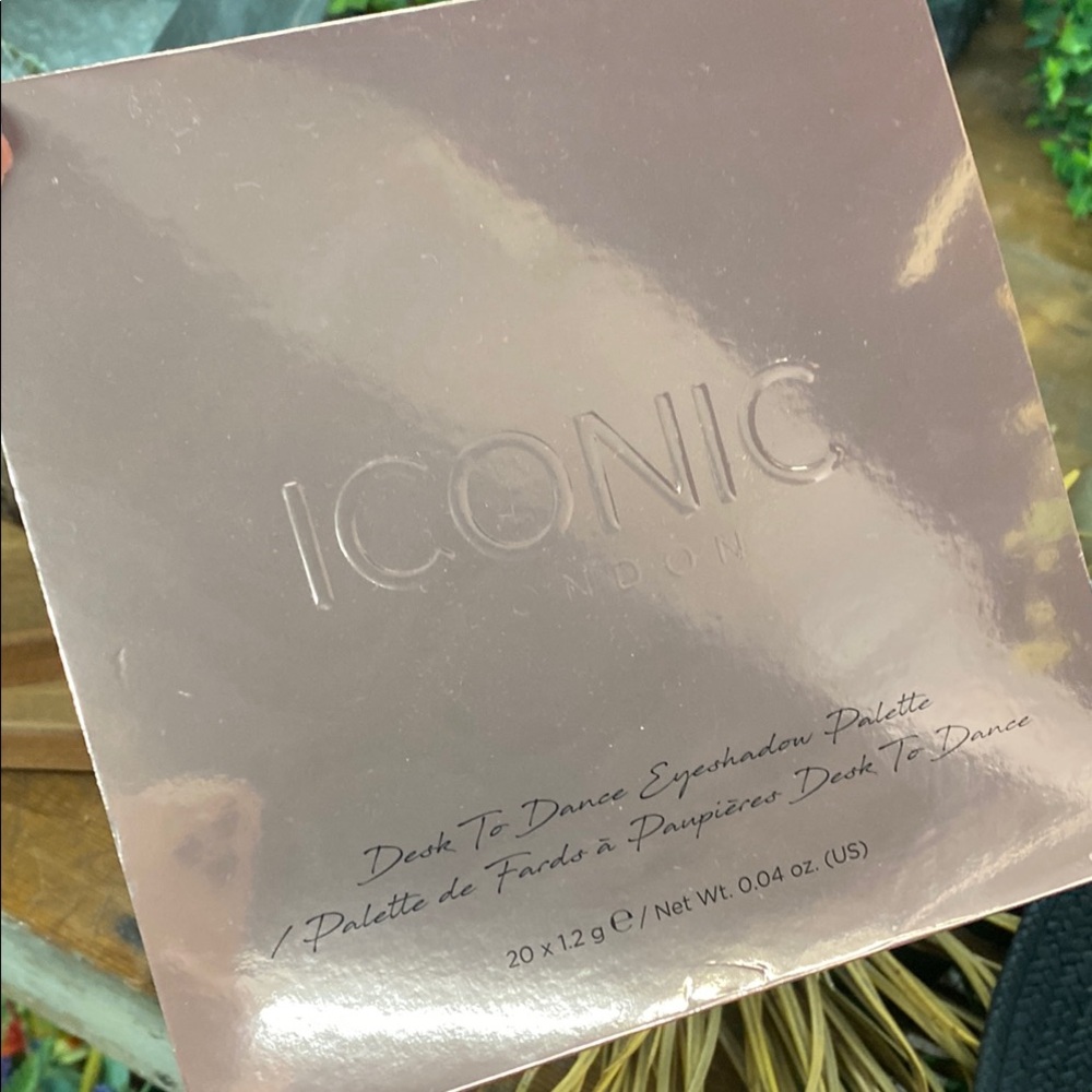 Iconic London Rose Gold Eyeshadow Palette